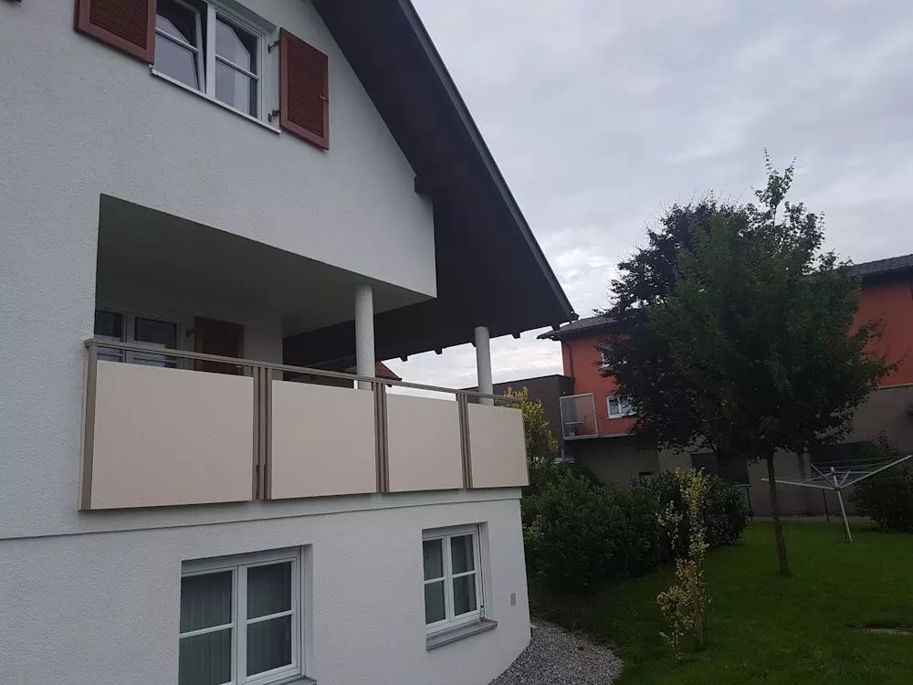 Balkongeländer mit Platten, Berkmannbalkone, Hörbranz, Leiblachtal