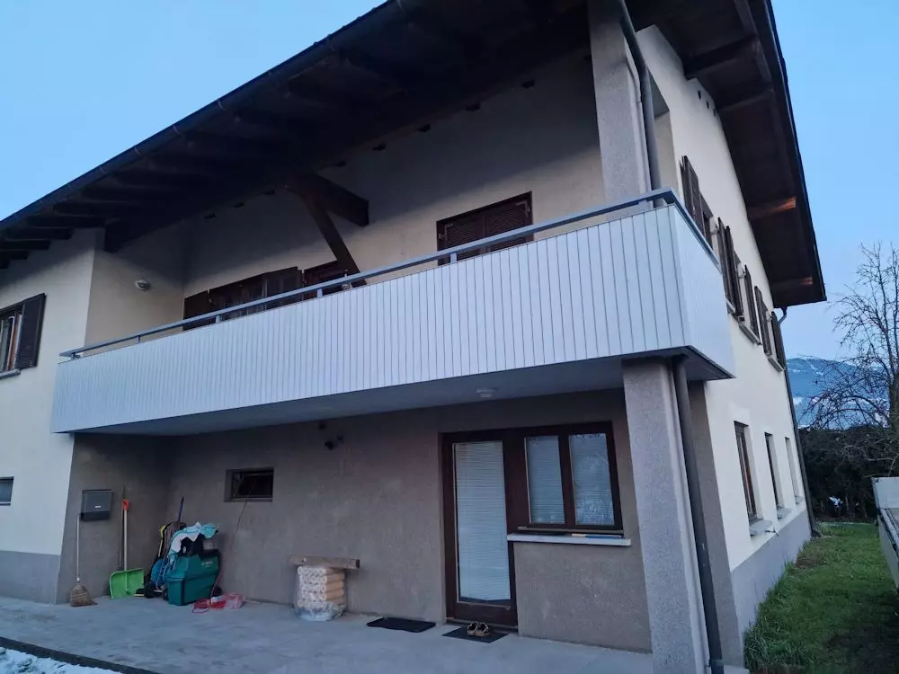 Balkongeländer mit Platten, Berkmannbalkone, Hörbranz, Leiblachtal